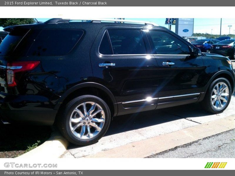 Tuxedo Black / Charcoal Black 2015 Ford Explorer Limited
