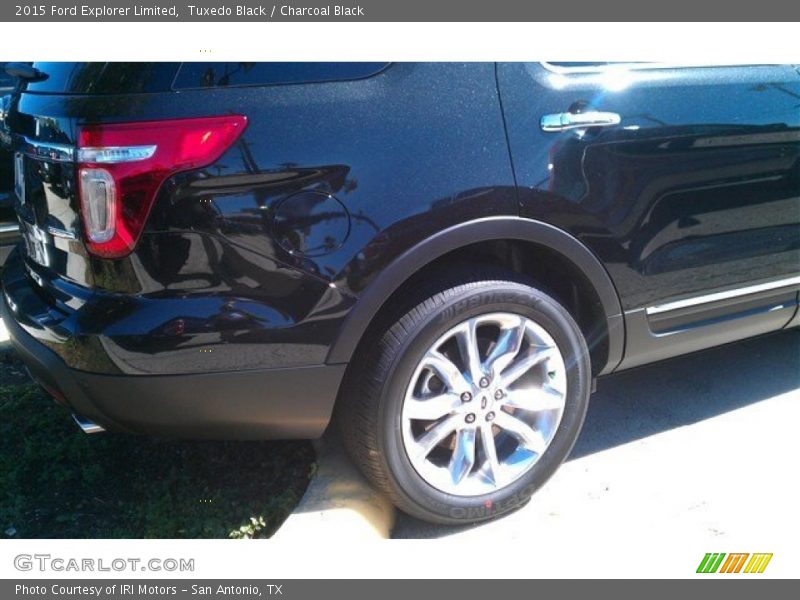 Tuxedo Black / Charcoal Black 2015 Ford Explorer Limited