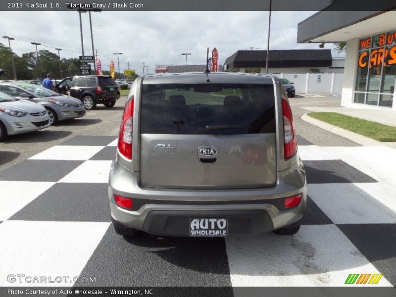 Titanium Gray / Black Cloth 2013 Kia Soul 1.6