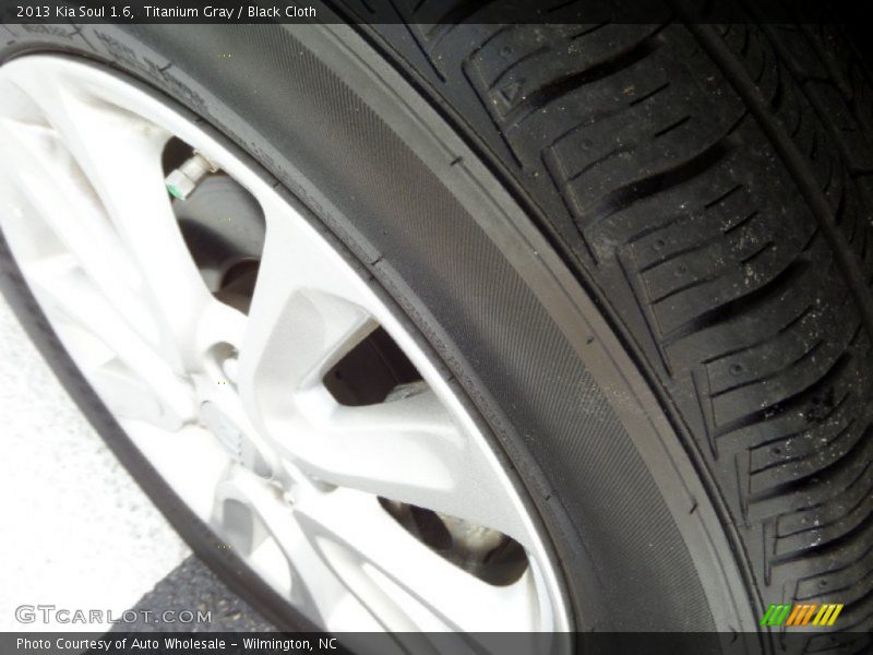 Titanium Gray / Black Cloth 2013 Kia Soul 1.6