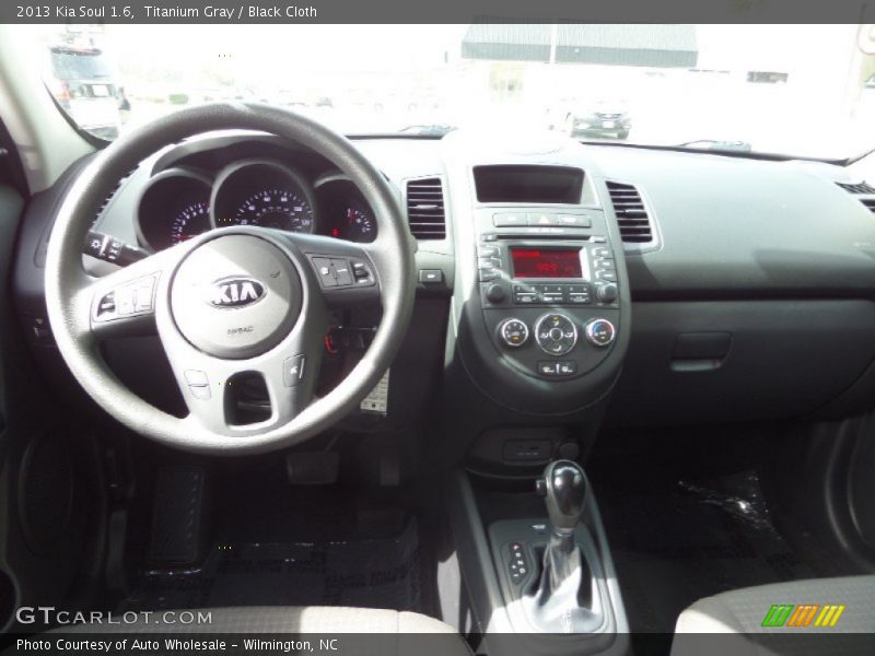 Titanium Gray / Black Cloth 2013 Kia Soul 1.6