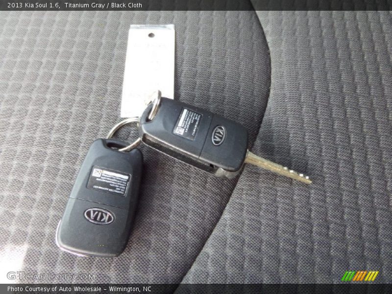 Titanium Gray / Black Cloth 2013 Kia Soul 1.6