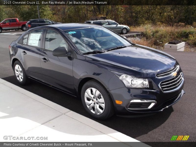 Front 3/4 View of 2015 Cruze LS