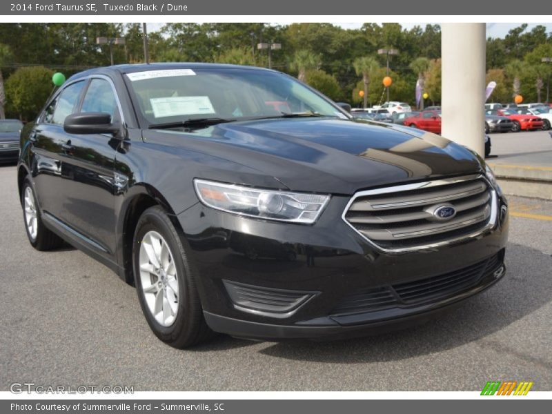 Tuxedo Black / Dune 2014 Ford Taurus SE