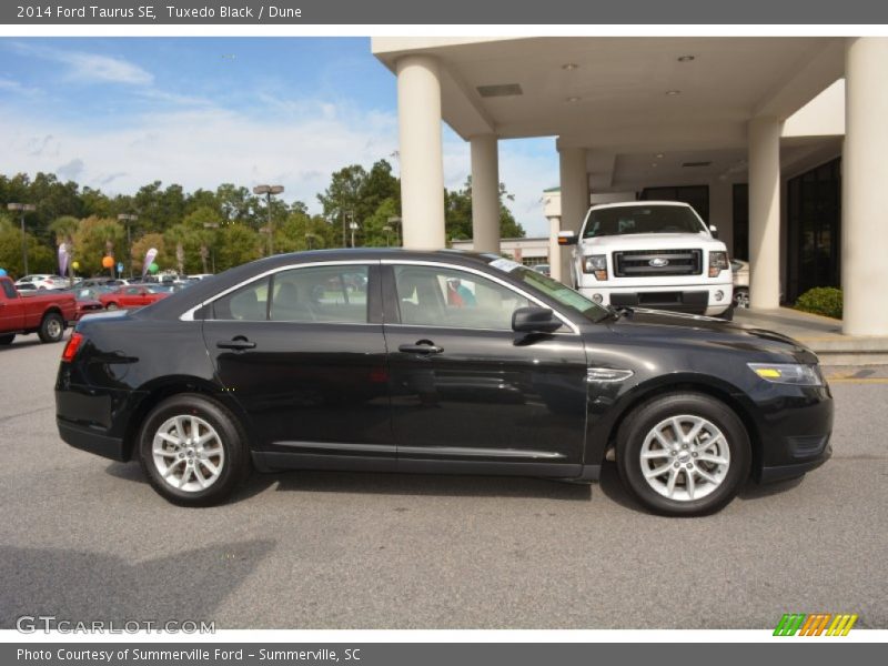 Tuxedo Black / Dune 2014 Ford Taurus SE