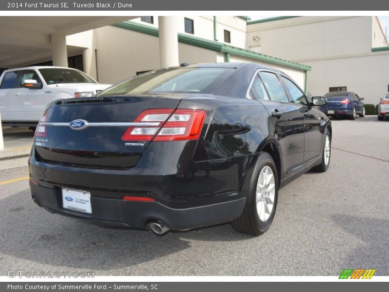 Tuxedo Black / Dune 2014 Ford Taurus SE