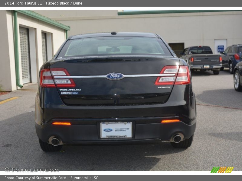 Tuxedo Black / Dune 2014 Ford Taurus SE