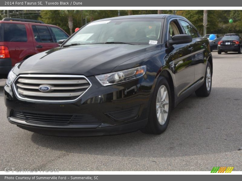 Tuxedo Black / Dune 2014 Ford Taurus SE