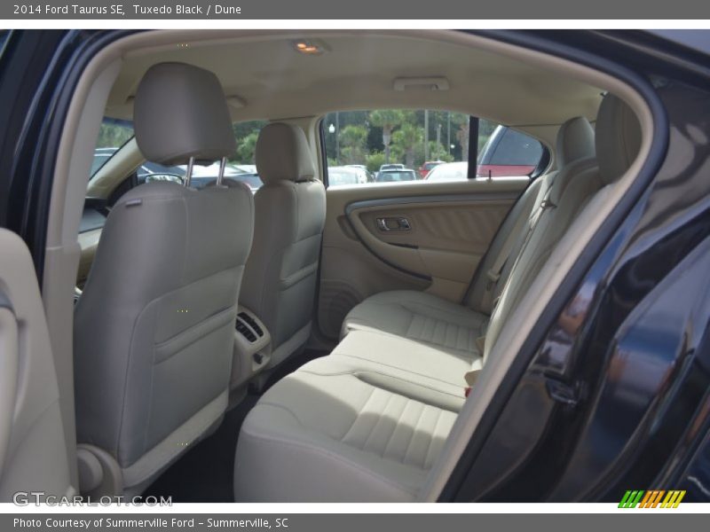 Tuxedo Black / Dune 2014 Ford Taurus SE
