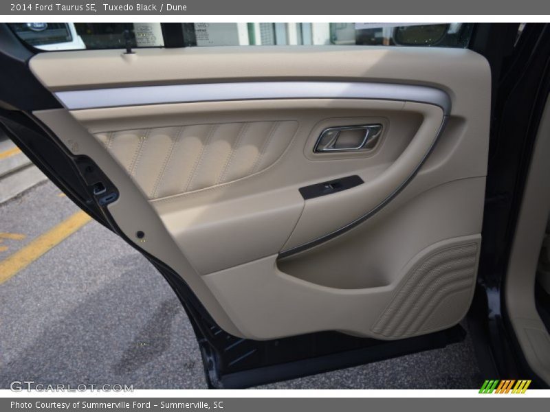 Tuxedo Black / Dune 2014 Ford Taurus SE
