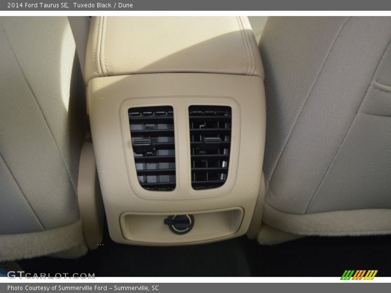 Tuxedo Black / Dune 2014 Ford Taurus SE