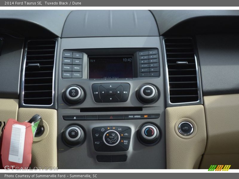Tuxedo Black / Dune 2014 Ford Taurus SE