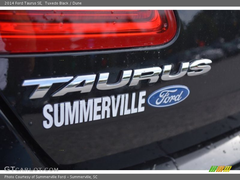 Tuxedo Black / Dune 2014 Ford Taurus SE