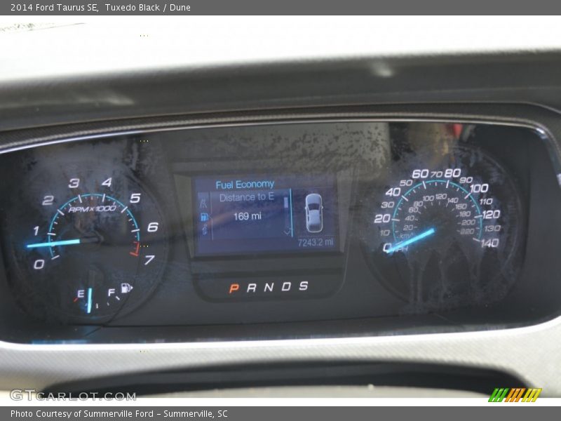 Tuxedo Black / Dune 2014 Ford Taurus SE