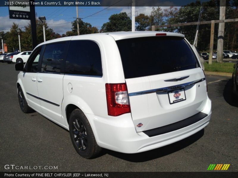 Bright White / S Black 2015 Chrysler Town & Country S