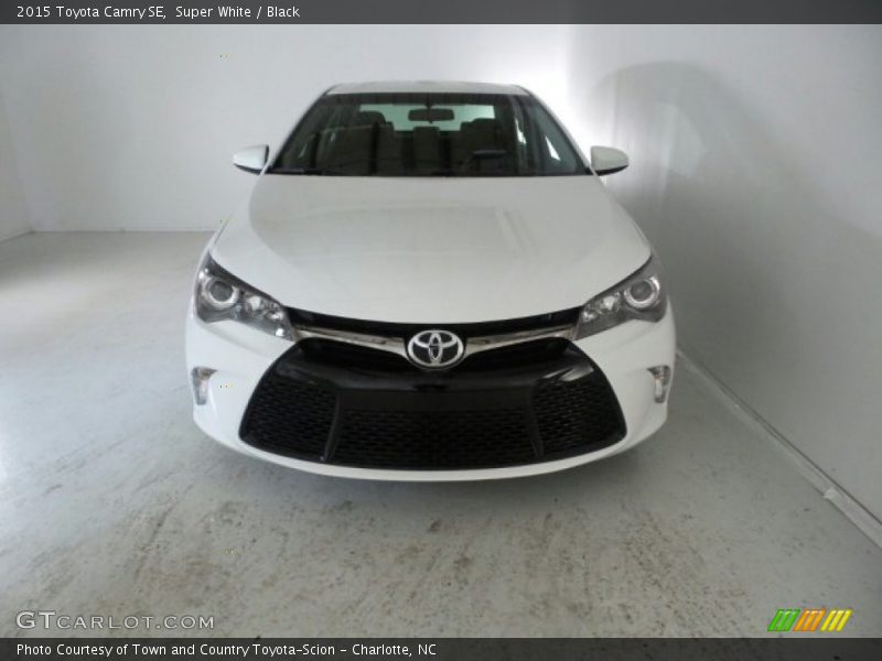 Super White / Black 2015 Toyota Camry SE
