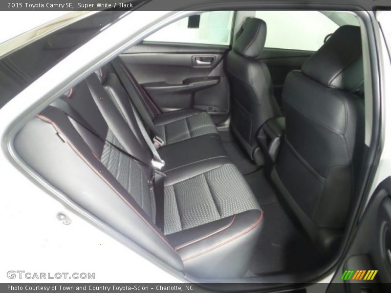Super White / Black 2015 Toyota Camry SE