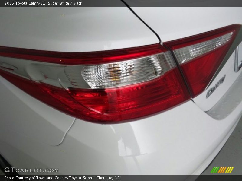 Super White / Black 2015 Toyota Camry SE