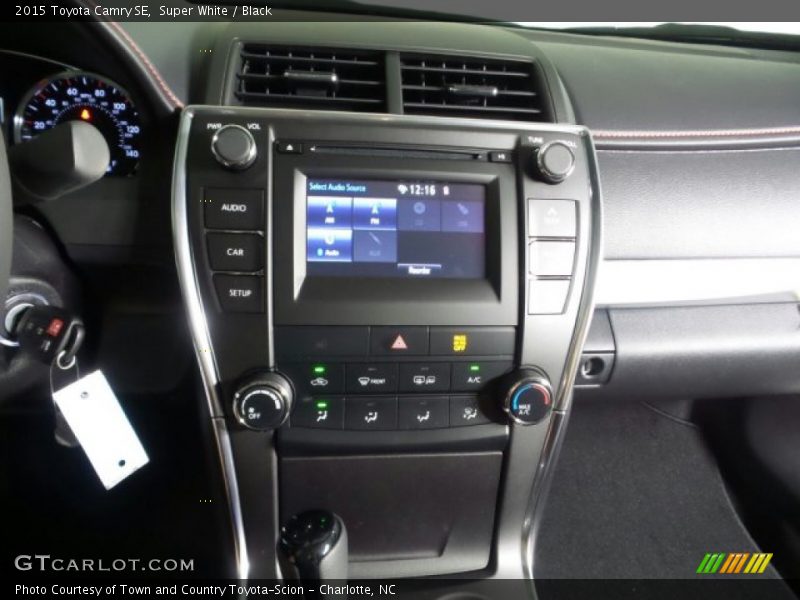 Super White / Black 2015 Toyota Camry SE