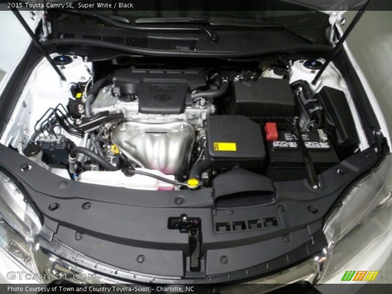 Super White / Black 2015 Toyota Camry SE