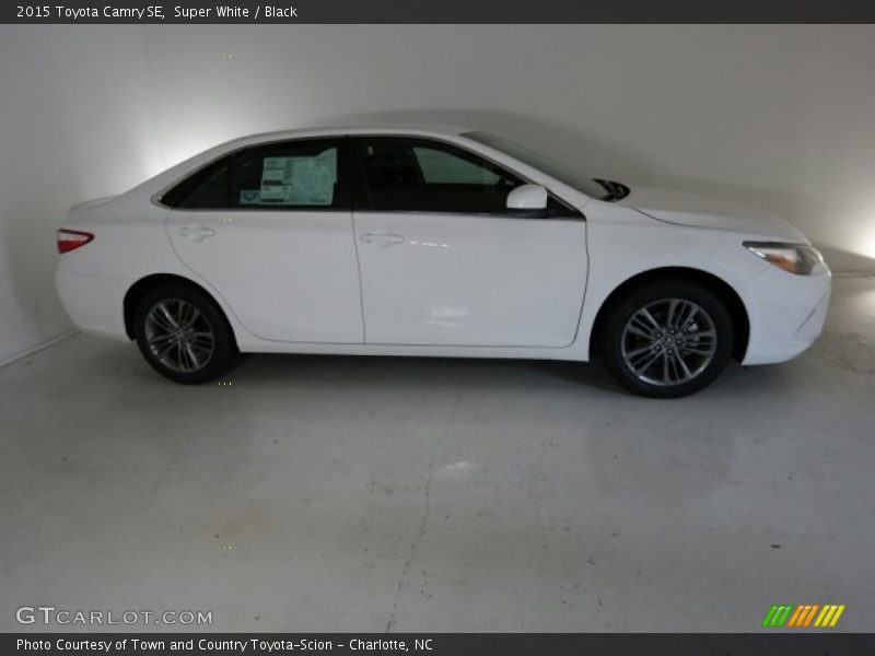 Super White / Black 2015 Toyota Camry SE