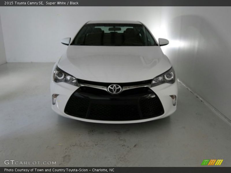 Super White / Black 2015 Toyota Camry SE
