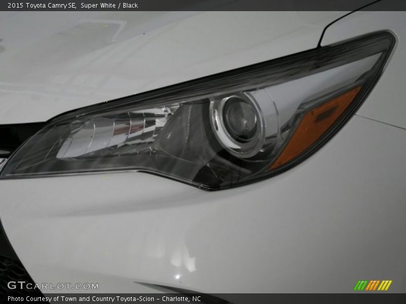 Super White / Black 2015 Toyota Camry SE