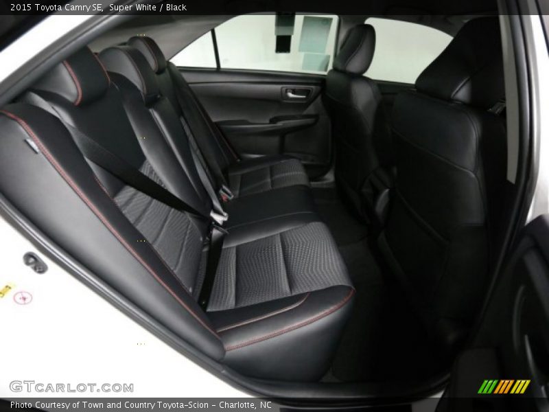 Super White / Black 2015 Toyota Camry SE