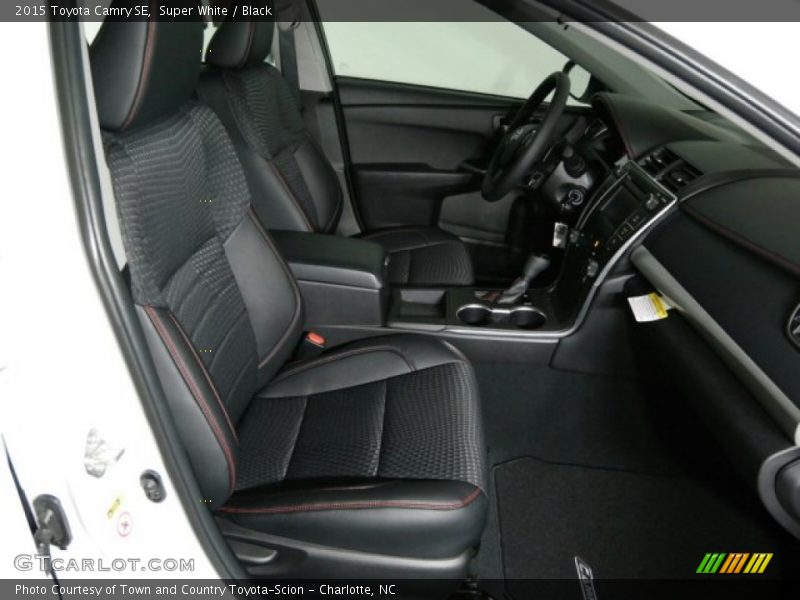 Super White / Black 2015 Toyota Camry SE