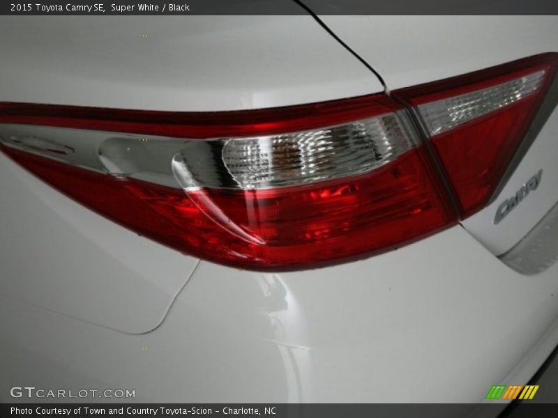 Super White / Black 2015 Toyota Camry SE