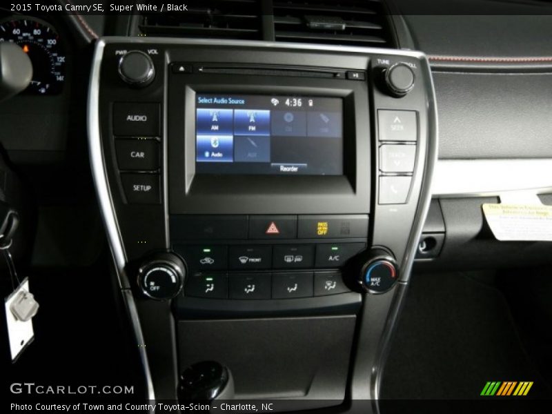 Super White / Black 2015 Toyota Camry SE