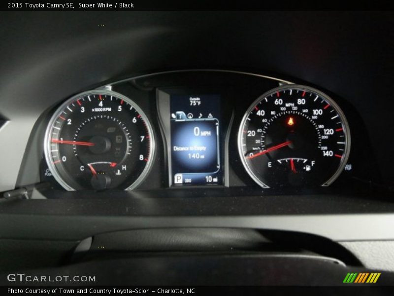 Super White / Black 2015 Toyota Camry SE