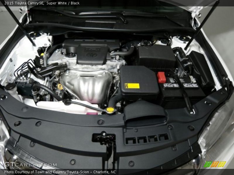 Super White / Black 2015 Toyota Camry SE