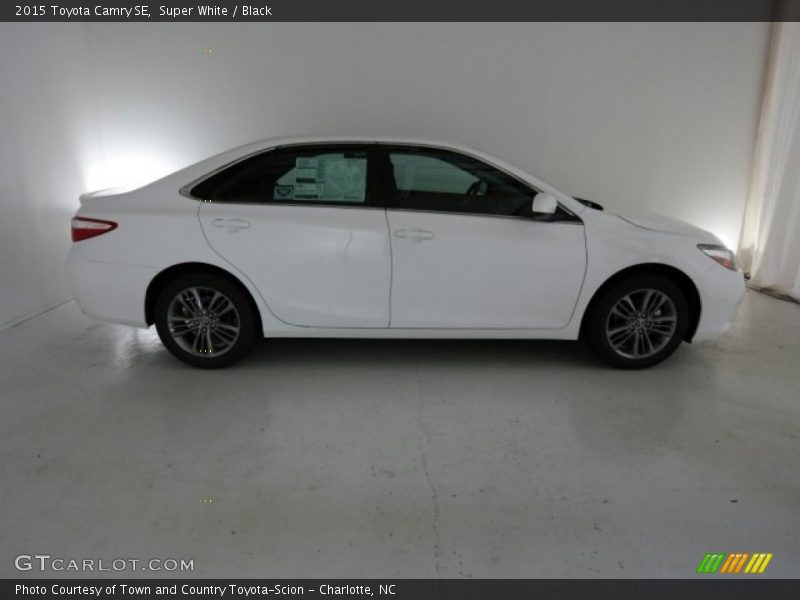 Super White / Black 2015 Toyota Camry SE