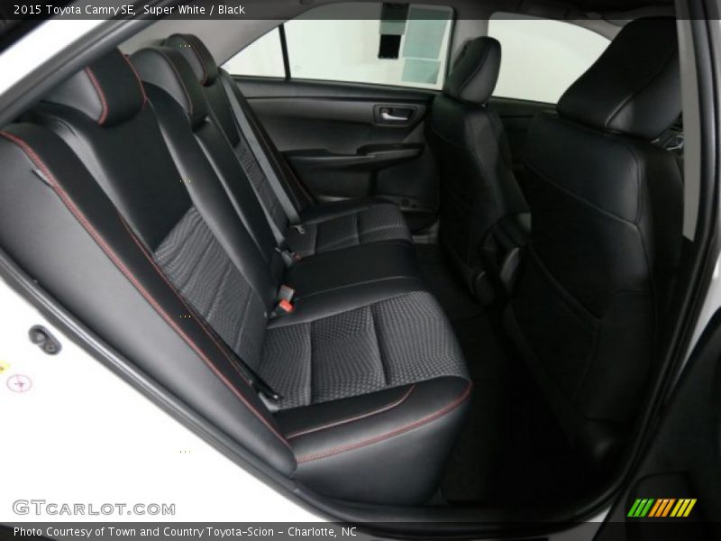 Super White / Black 2015 Toyota Camry SE