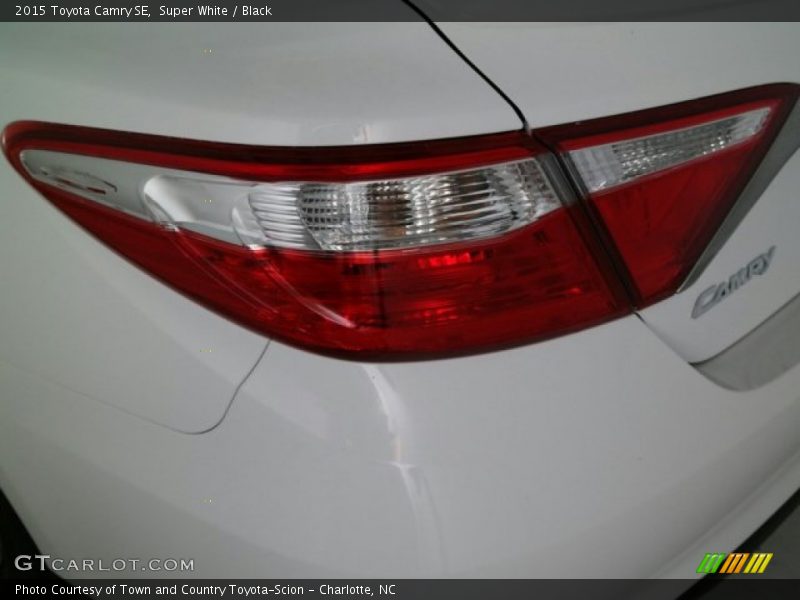 Super White / Black 2015 Toyota Camry SE