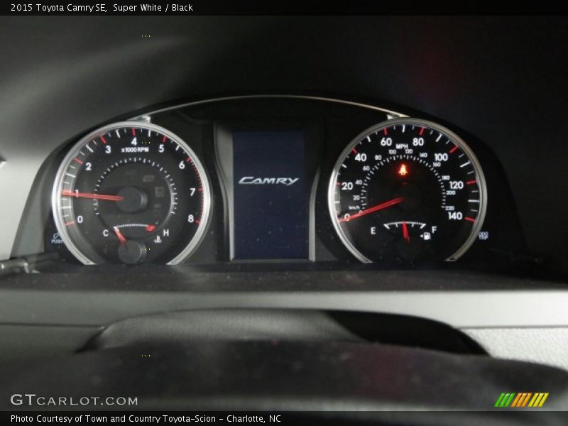 Super White / Black 2015 Toyota Camry SE