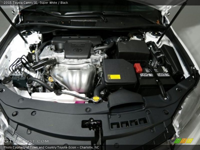 Super White / Black 2015 Toyota Camry SE