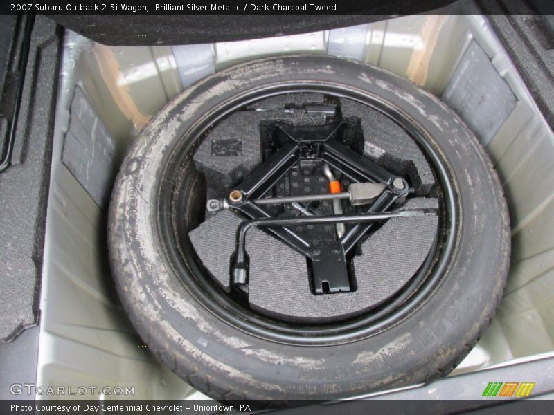 Brilliant Silver Metallic / Dark Charcoal Tweed 2007 Subaru Outback 2.5i Wagon