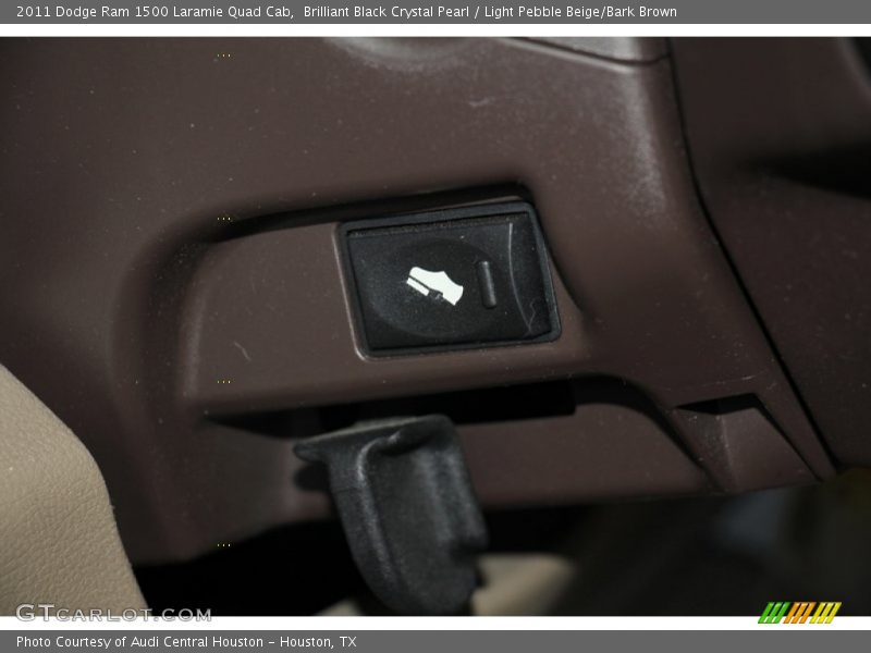 Brilliant Black Crystal Pearl / Light Pebble Beige/Bark Brown 2011 Dodge Ram 1500 Laramie Quad Cab
