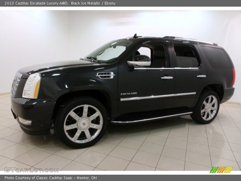Front 3/4 View of 2013 Escalade Luxury AWD