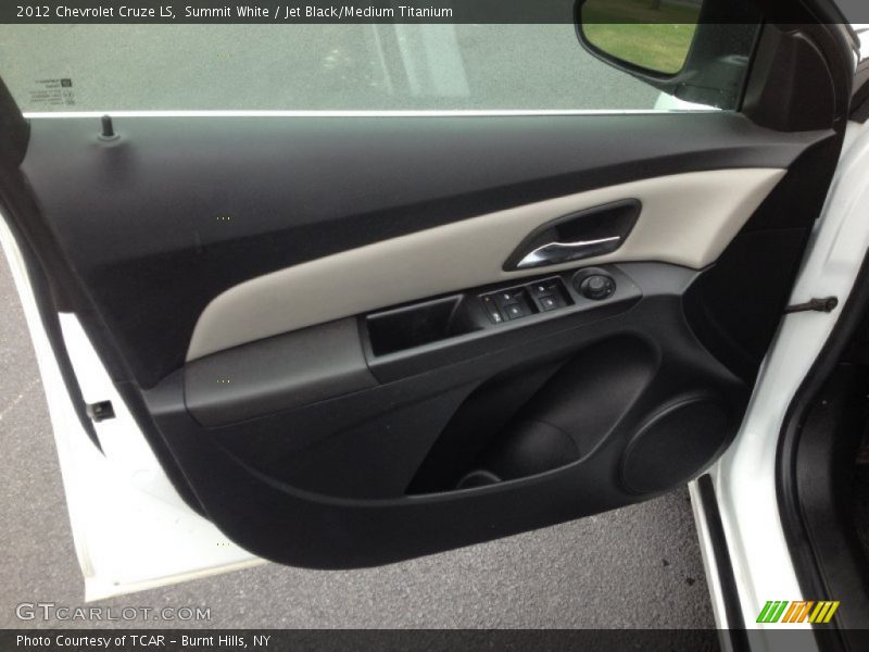 Summit White / Jet Black/Medium Titanium 2012 Chevrolet Cruze LS