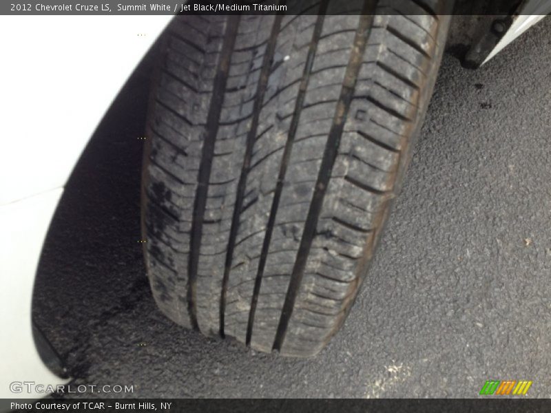 Summit White / Jet Black/Medium Titanium 2012 Chevrolet Cruze LS