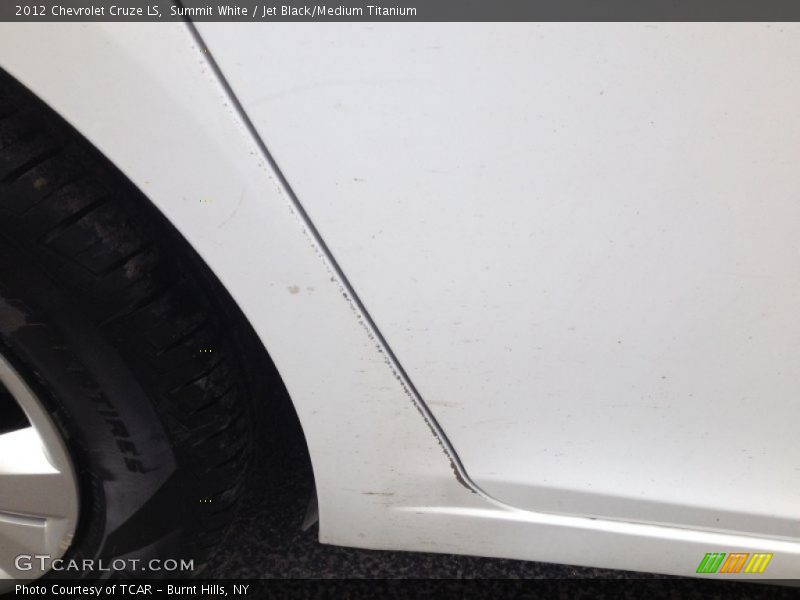 Summit White / Jet Black/Medium Titanium 2012 Chevrolet Cruze LS