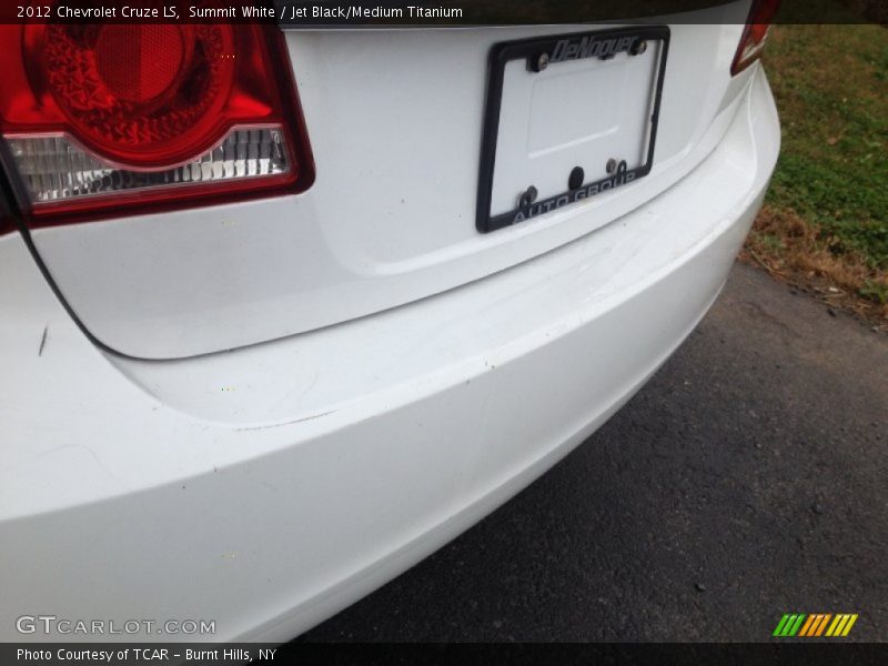 Summit White / Jet Black/Medium Titanium 2012 Chevrolet Cruze LS