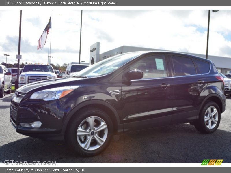 Tuxedo Black Metallic / Medium Light Stone 2015 Ford Escape SE