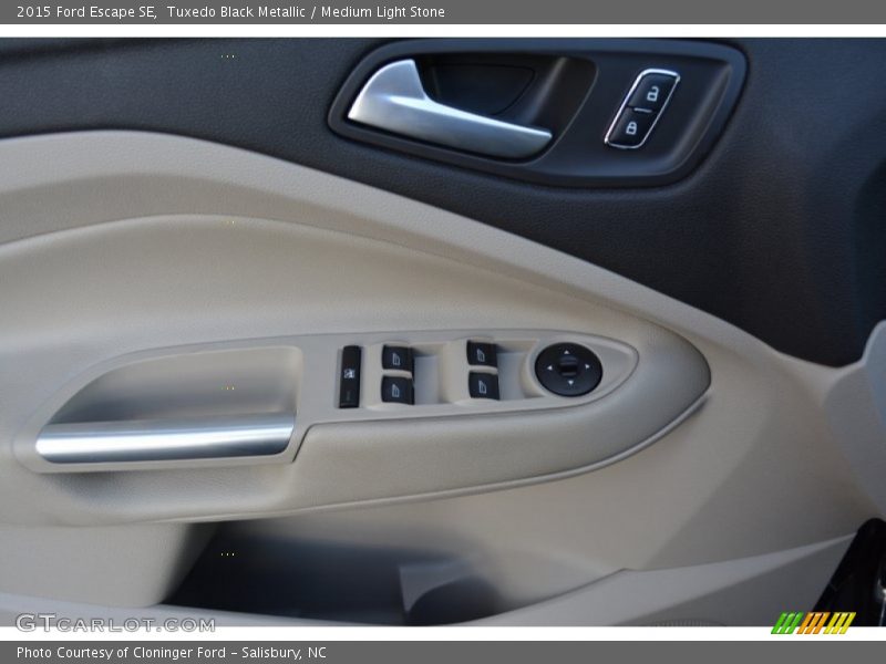 Tuxedo Black Metallic / Medium Light Stone 2015 Ford Escape SE