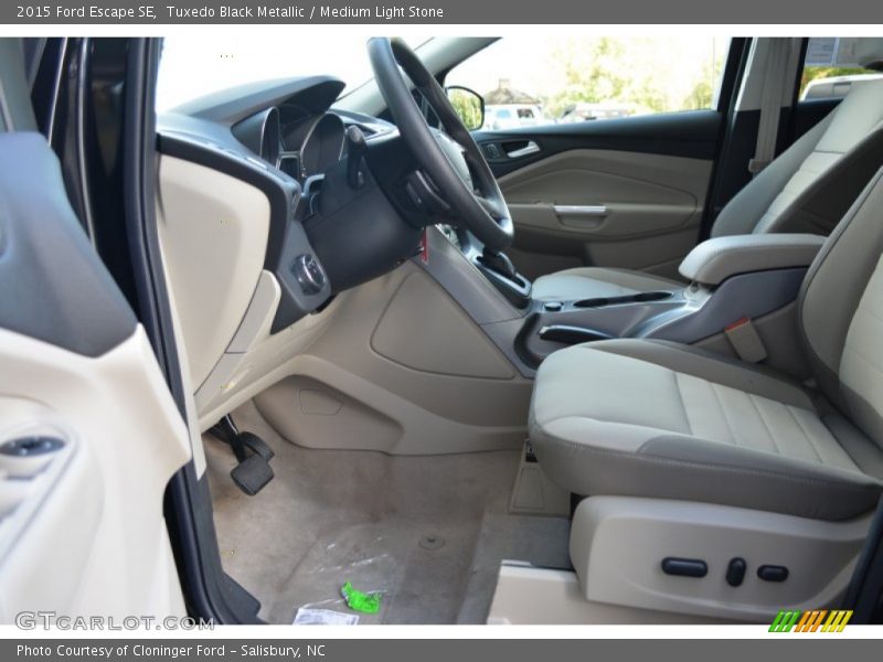 Tuxedo Black Metallic / Medium Light Stone 2015 Ford Escape SE