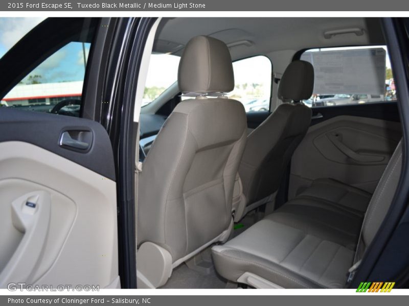 Tuxedo Black Metallic / Medium Light Stone 2015 Ford Escape SE