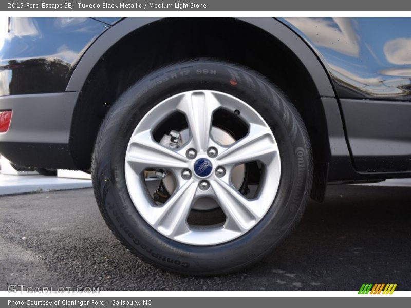 Tuxedo Black Metallic / Medium Light Stone 2015 Ford Escape SE